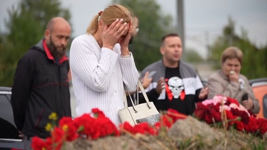 Video: Rusové truchlí nad Prigožinem. Vytvořili mu památník